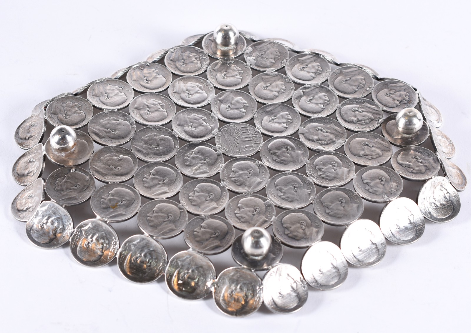 Salva formada por moedas de prata de 5.000 reis, feitio hexagonal... - foto 4 de 4