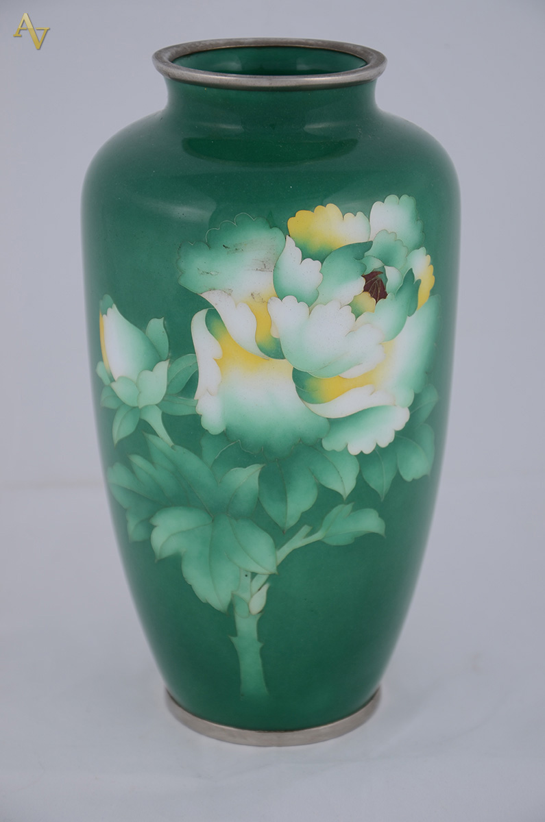 Vaso em cloisonée com decoração floral - Japão - Séc. XX. Altura: 22... - foto 1 de 2