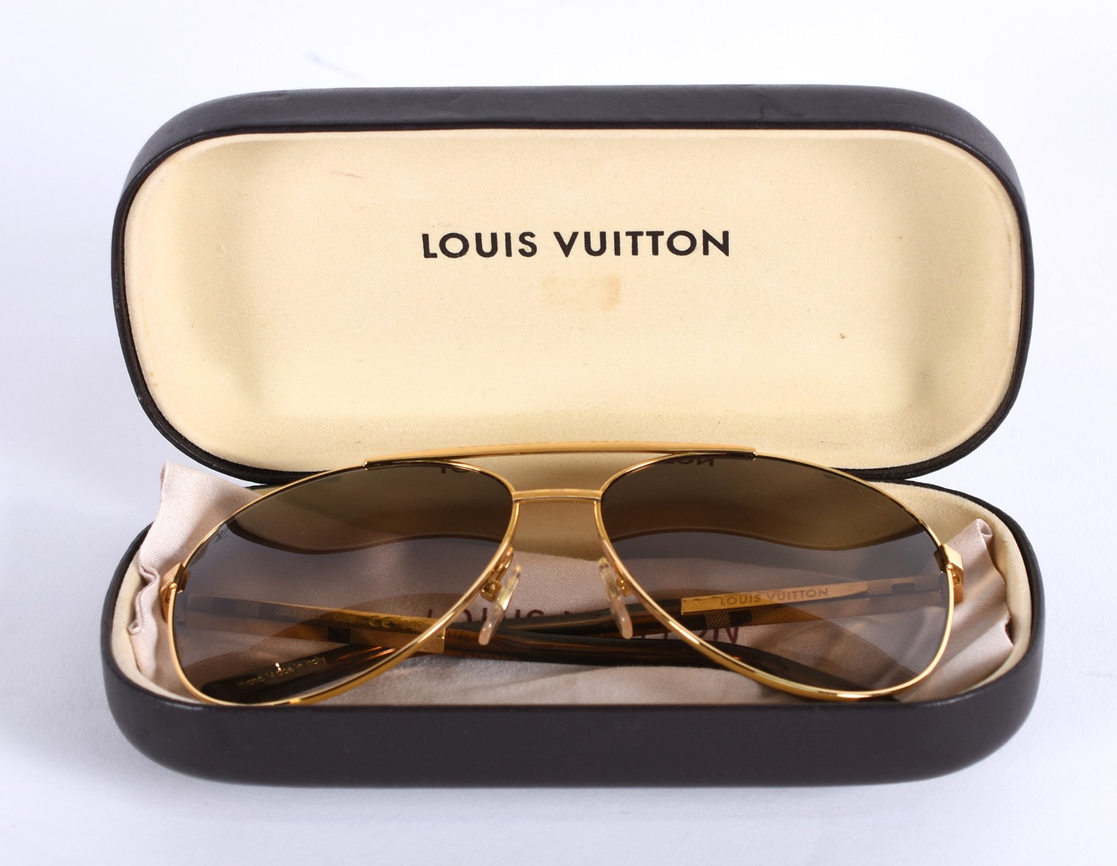 Louis Vuitton (1854), Attitude Pilote - foto 7 de 8