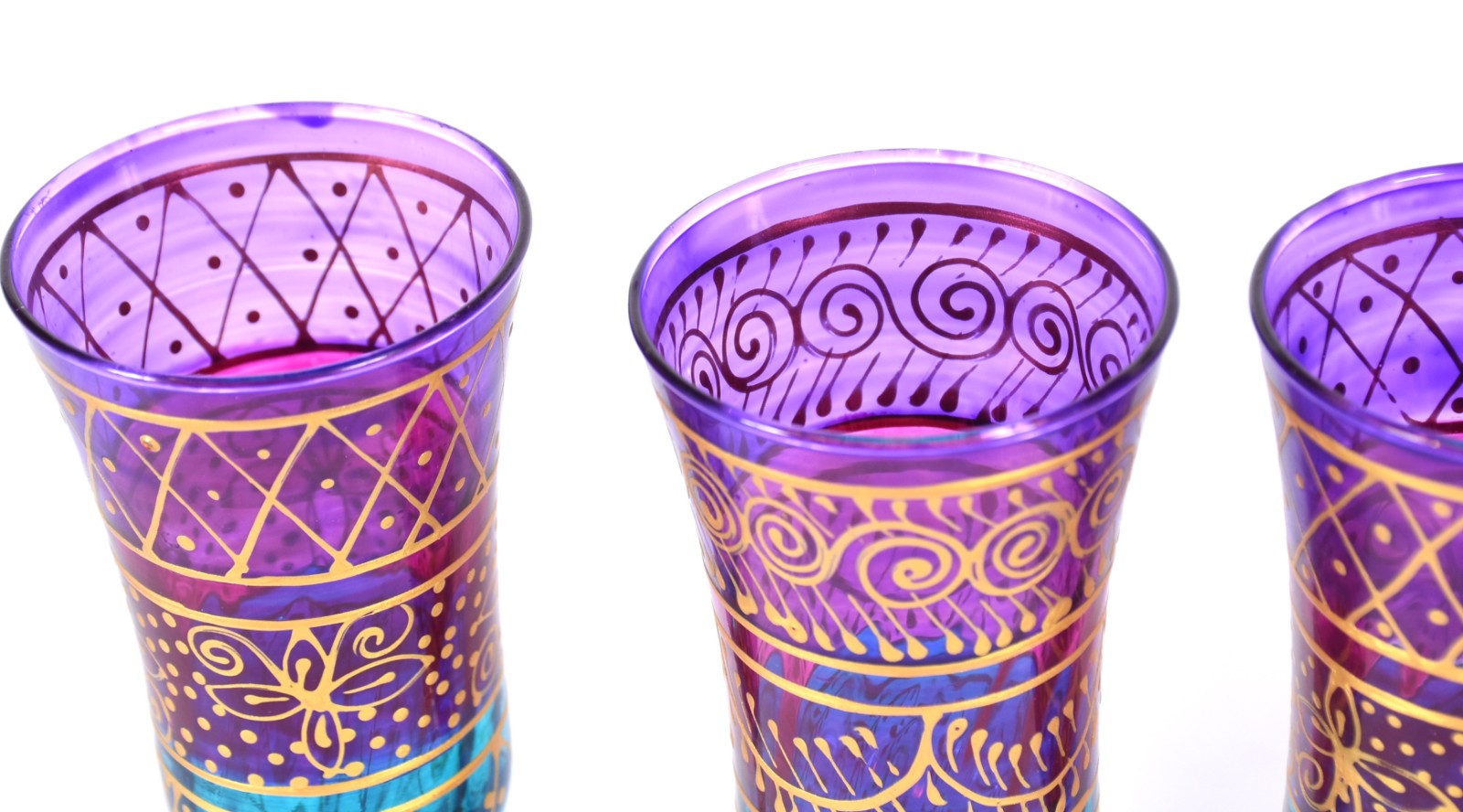 Conjunto para água composto de jarra e três cálices de vidro pintado... - foto 4 de 4