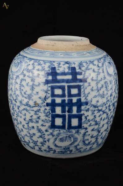 Vaso séc. XIX em porcelana chinesa azul e branco. Altura: 23 cm