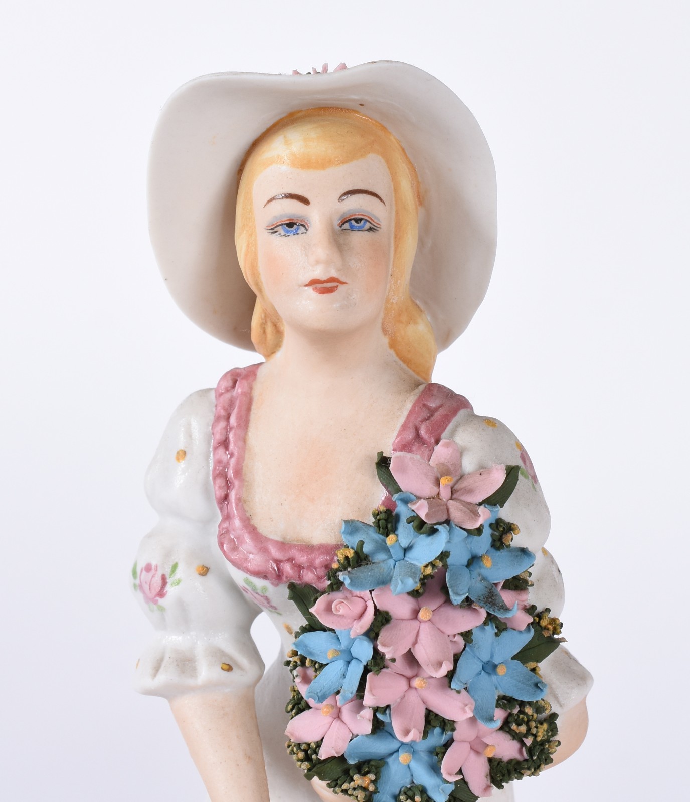 Duas figuras de porcelana policromada, representando figuras... - foto 2 de 5