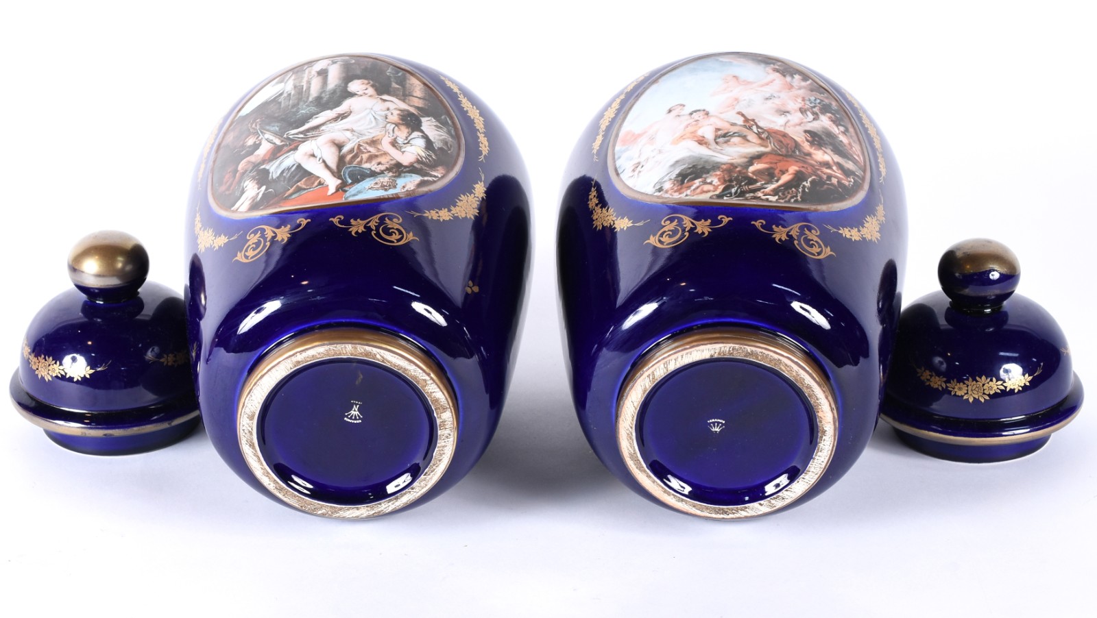Par de potiches italianos de porcelana azul cobalto, medalhões em... - foto 6 de 6