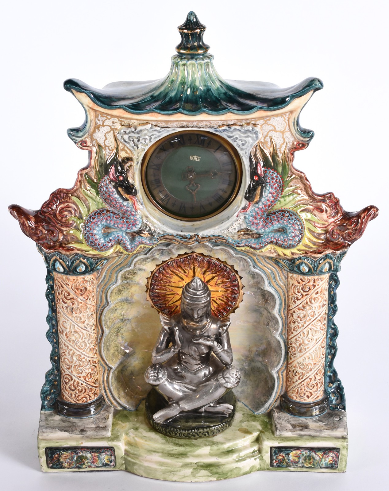 Relógio de mesa com caixa de louça policromada e figura de divindade... - foto 1 de 6