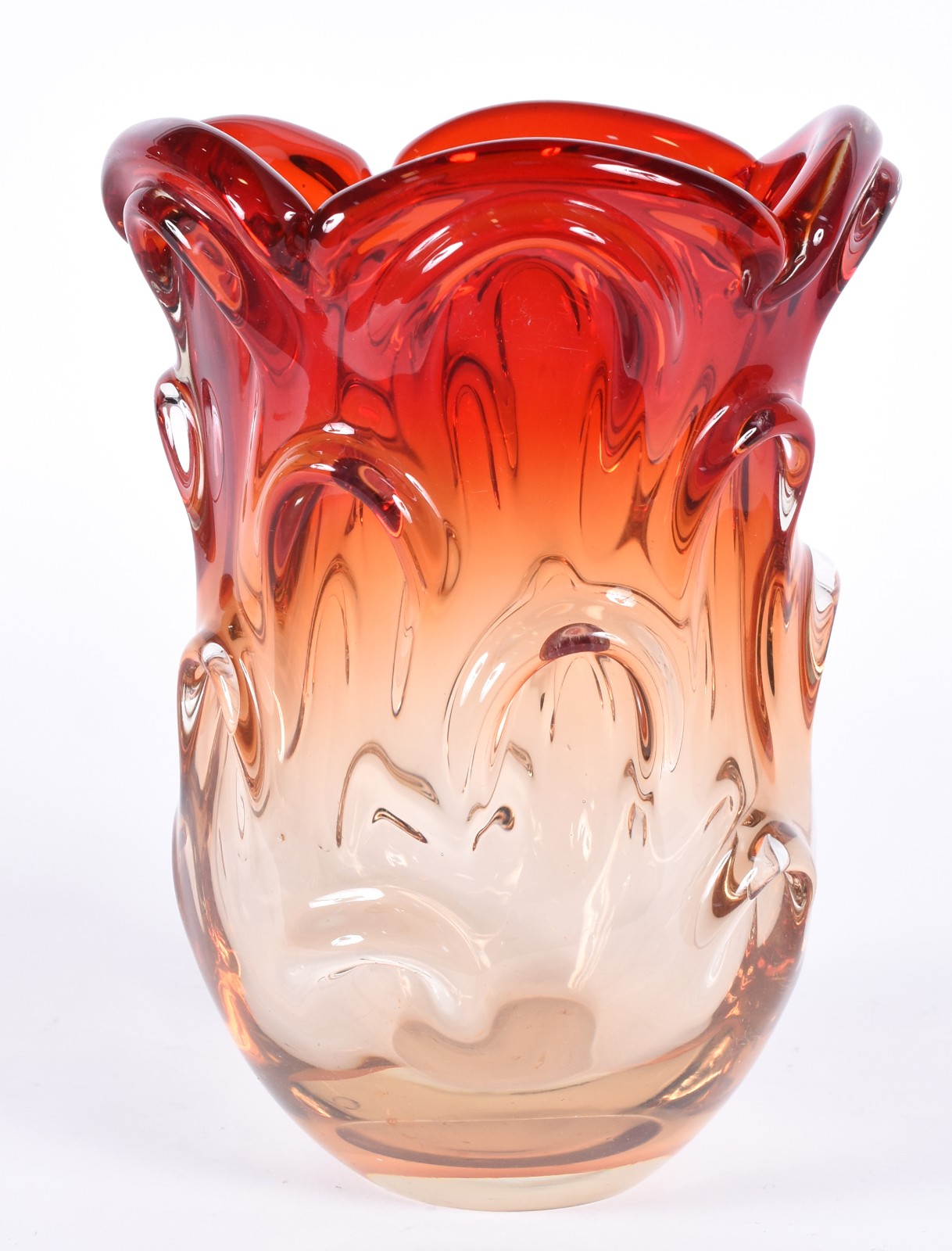 Vaso de vidro decorativo na cor vermelha degradé, borda em gomos. - foto 1 de 3