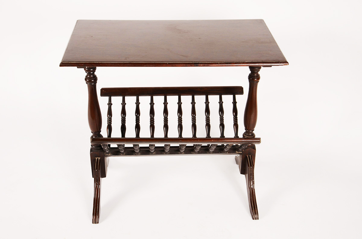 Mesa/revisteiro de madeira nobre, hastes torneadas, med. 35 x 60 alt... - foto 2 de 2