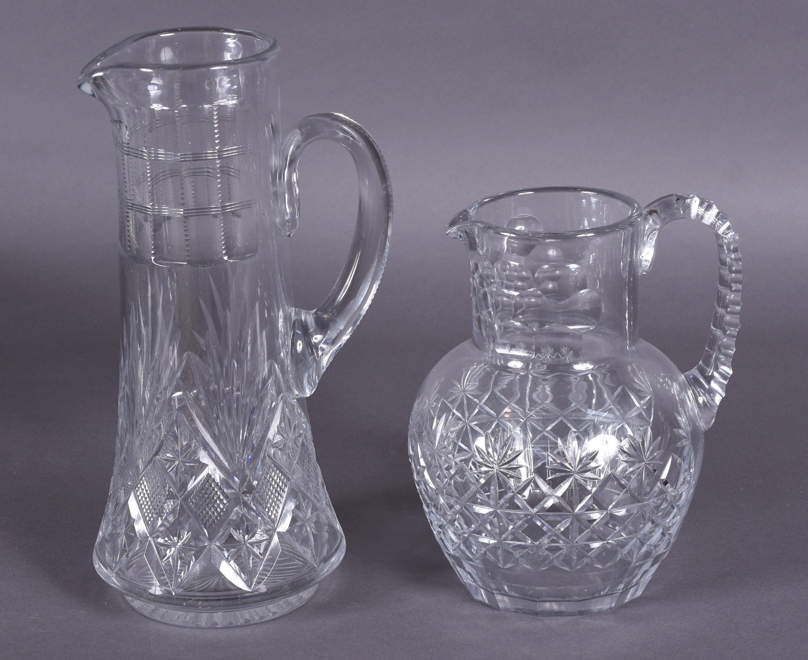 Duas jarras com alças de cristal europeu lapidado. - foto 1 de 4