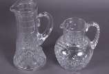Duas jarras com alças  de cristal europeu lapid... - Duas jarras com alças  de cristal europeu lapidado.
