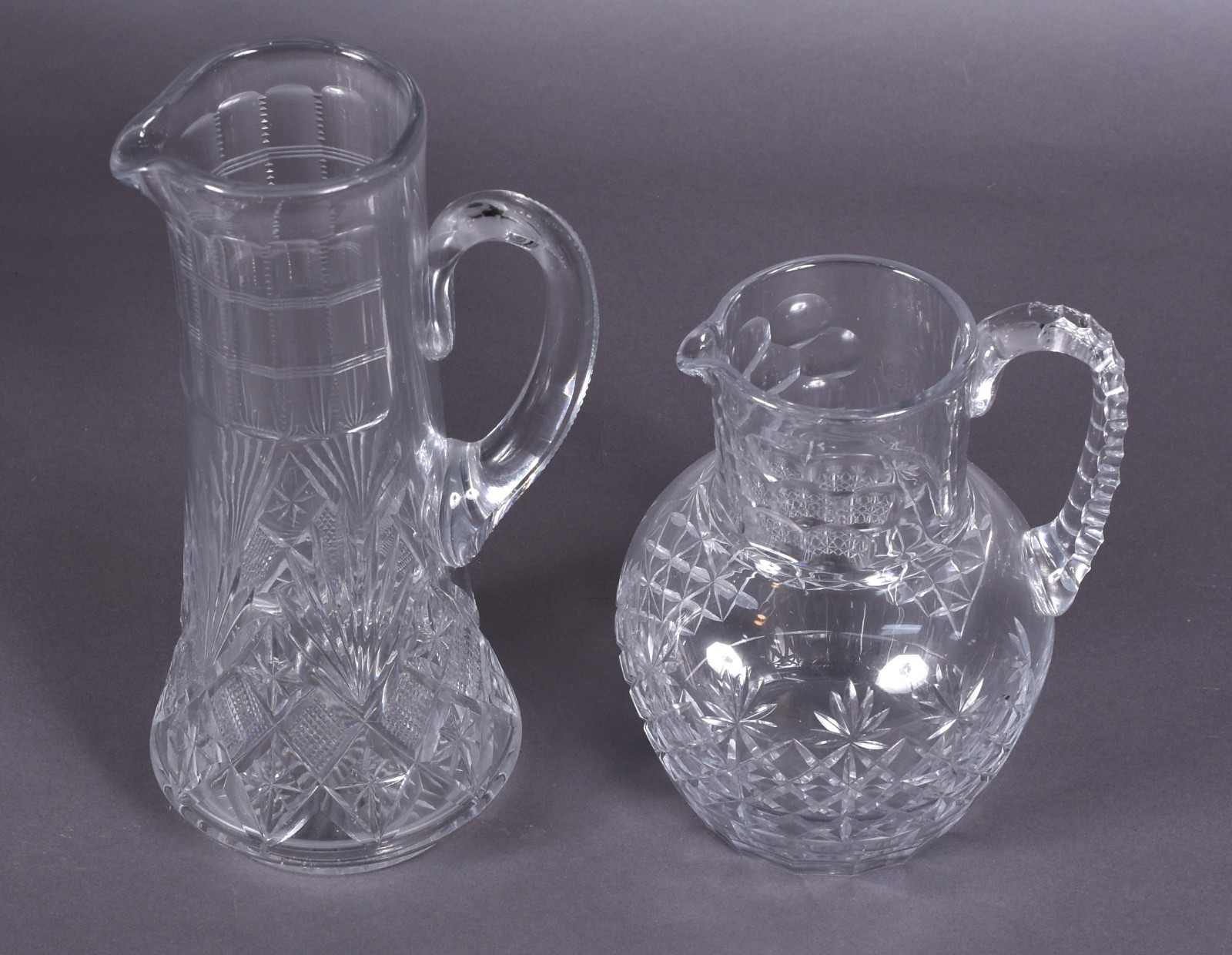 Duas jarras com alças de cristal europeu lapidado. - foto 2 de 4