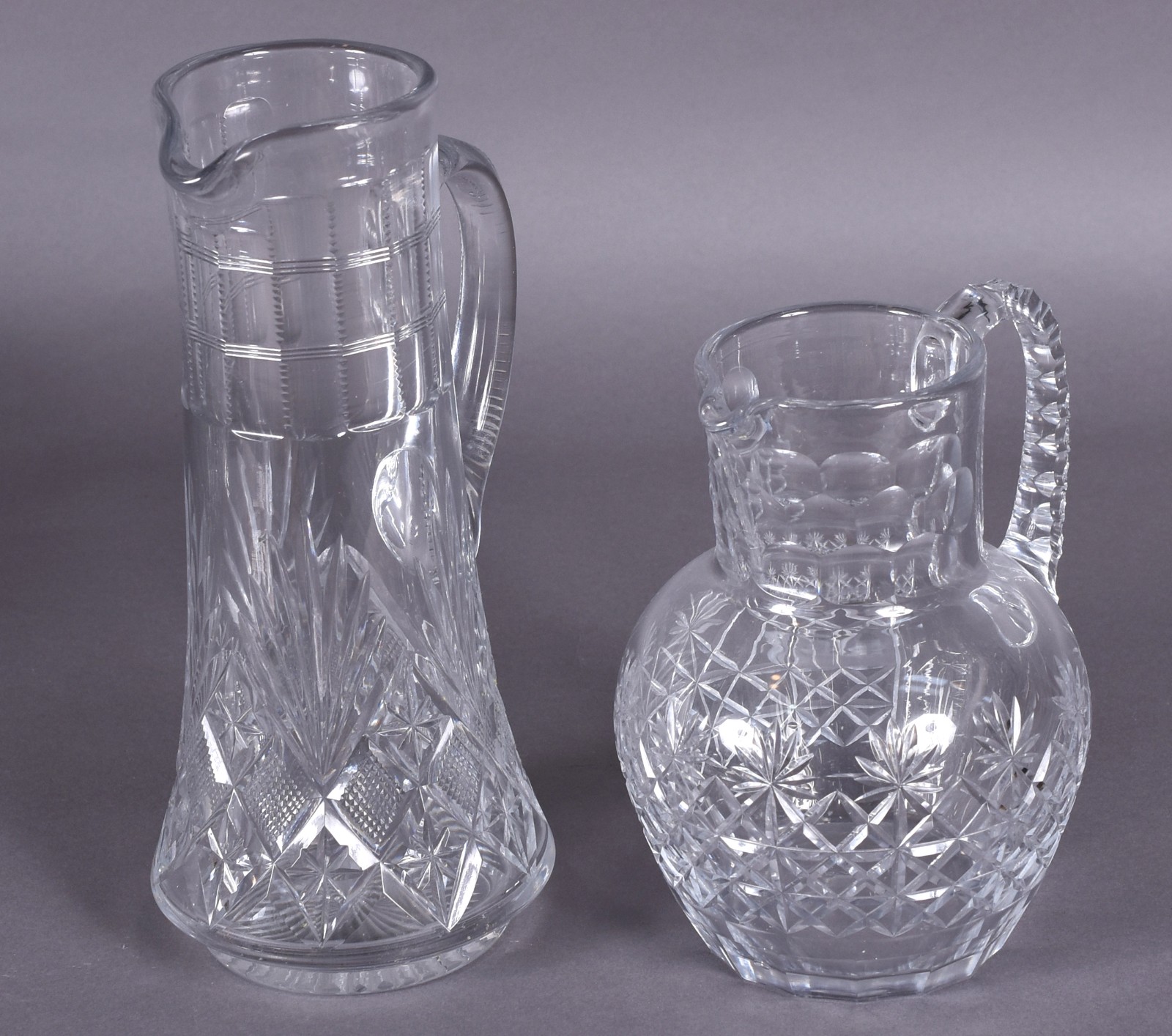 Duas jarras com alças de cristal europeu lapidado. - foto 3 de 4