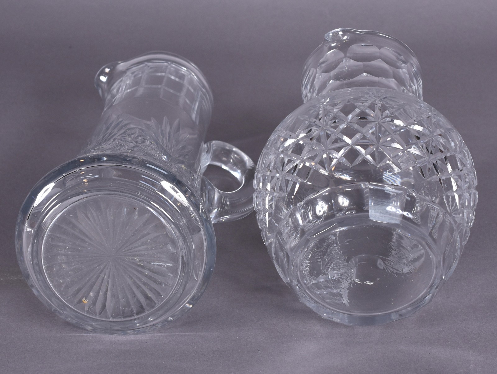 Duas jarras com alças de cristal europeu lapidado. - foto 4 de 4
