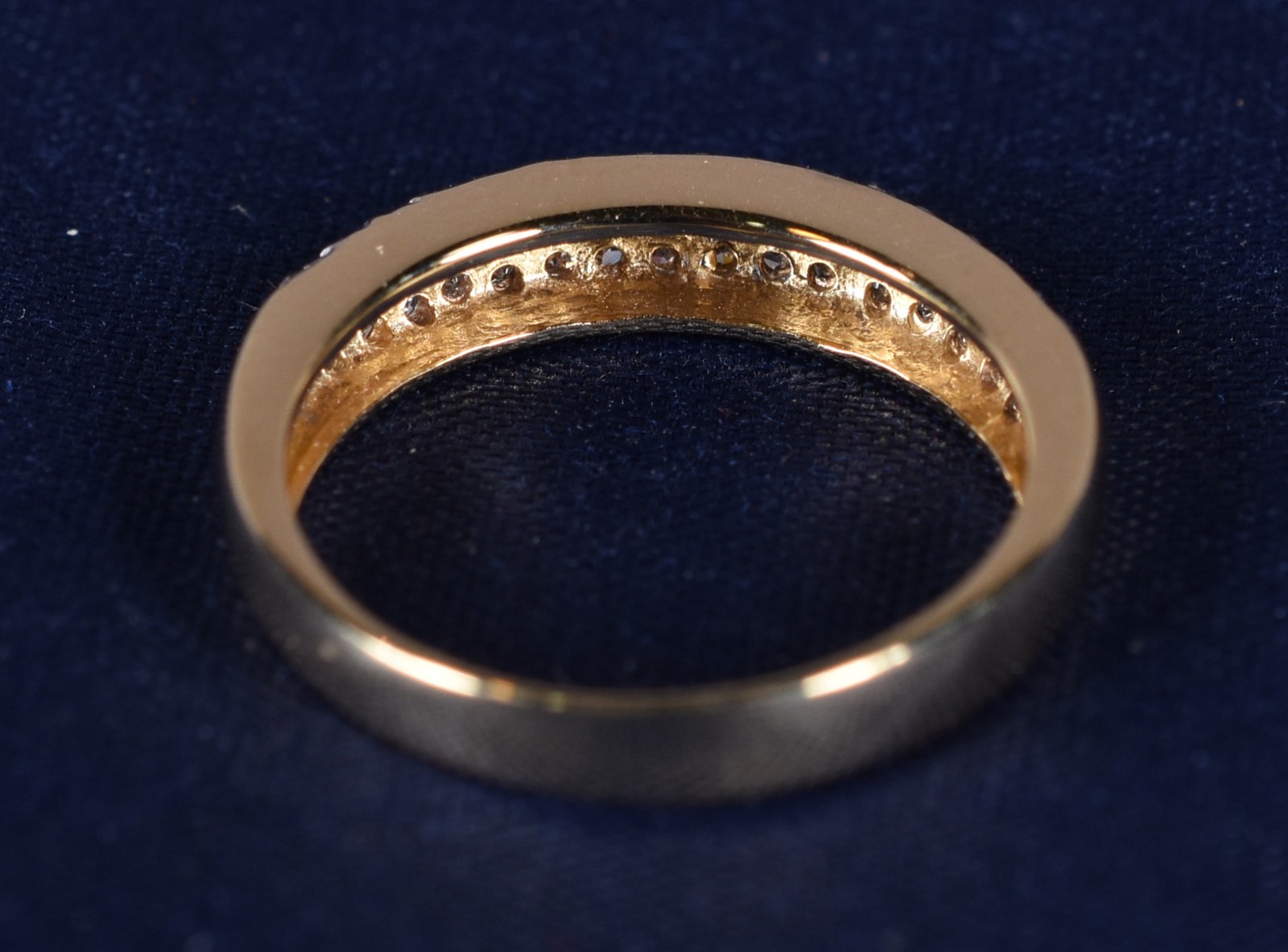 Anel de ouro 18k e ouro branco cravejado de brilhantes, aro 15 (Por... - foto 4 de 4