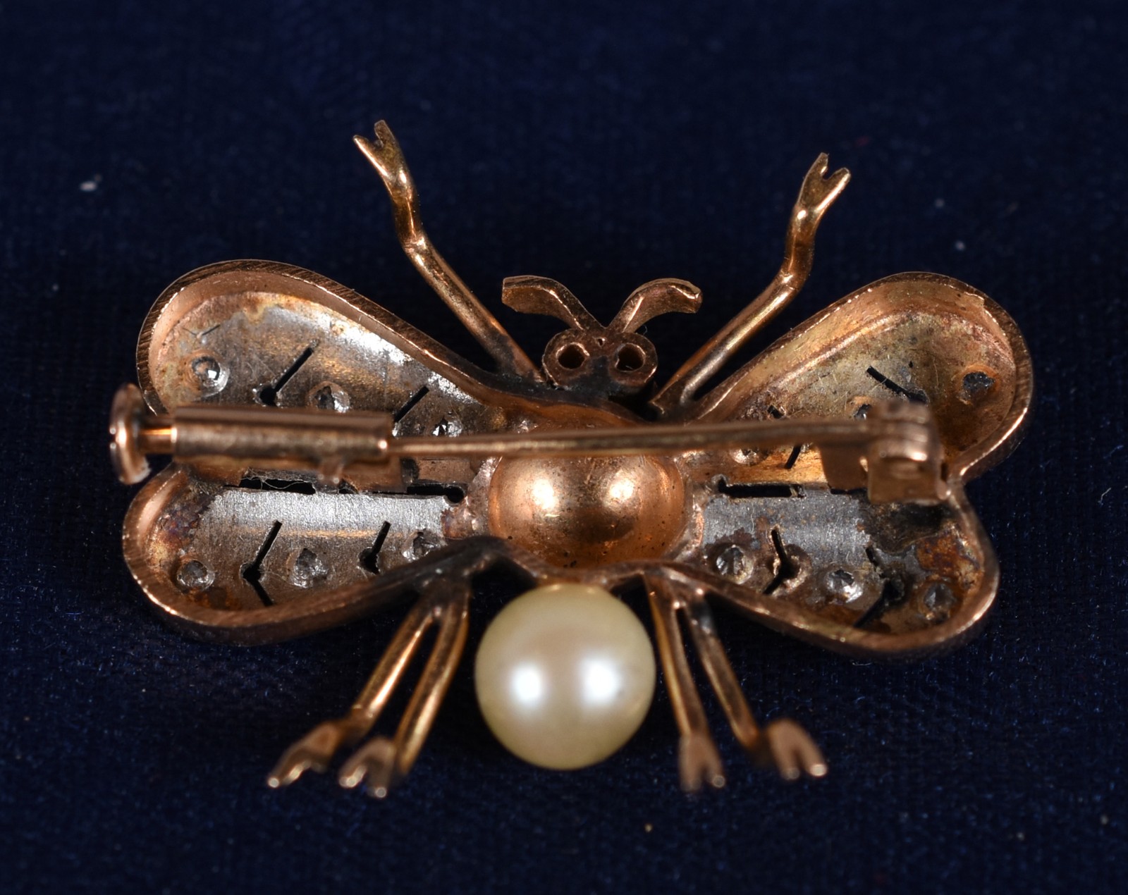 Broche feitio abelha de ouro 18k e platina cravejado de brilhantes... - foto 3 de 3