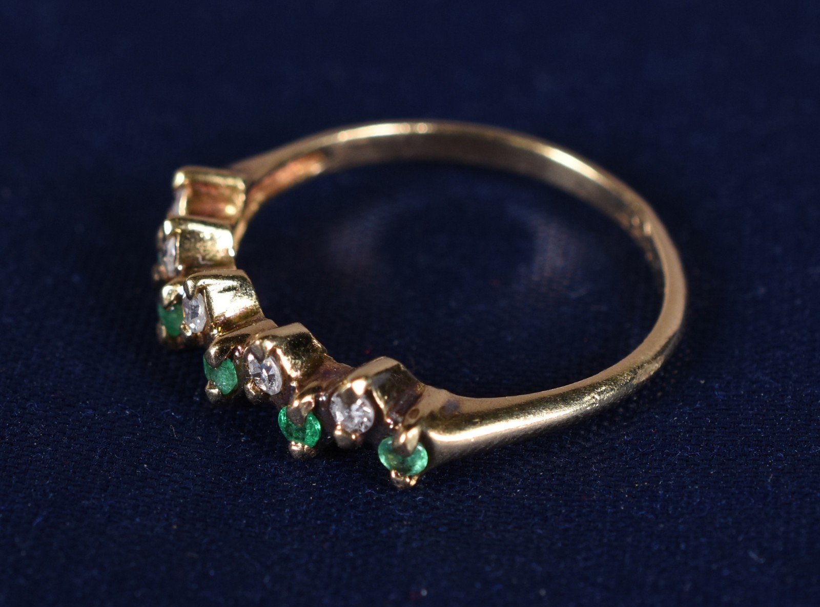 Anel de ouro18k com 5 brilhantes e 5 esmeraldas, aro 17 (Por motivos... - foto 3 de 5