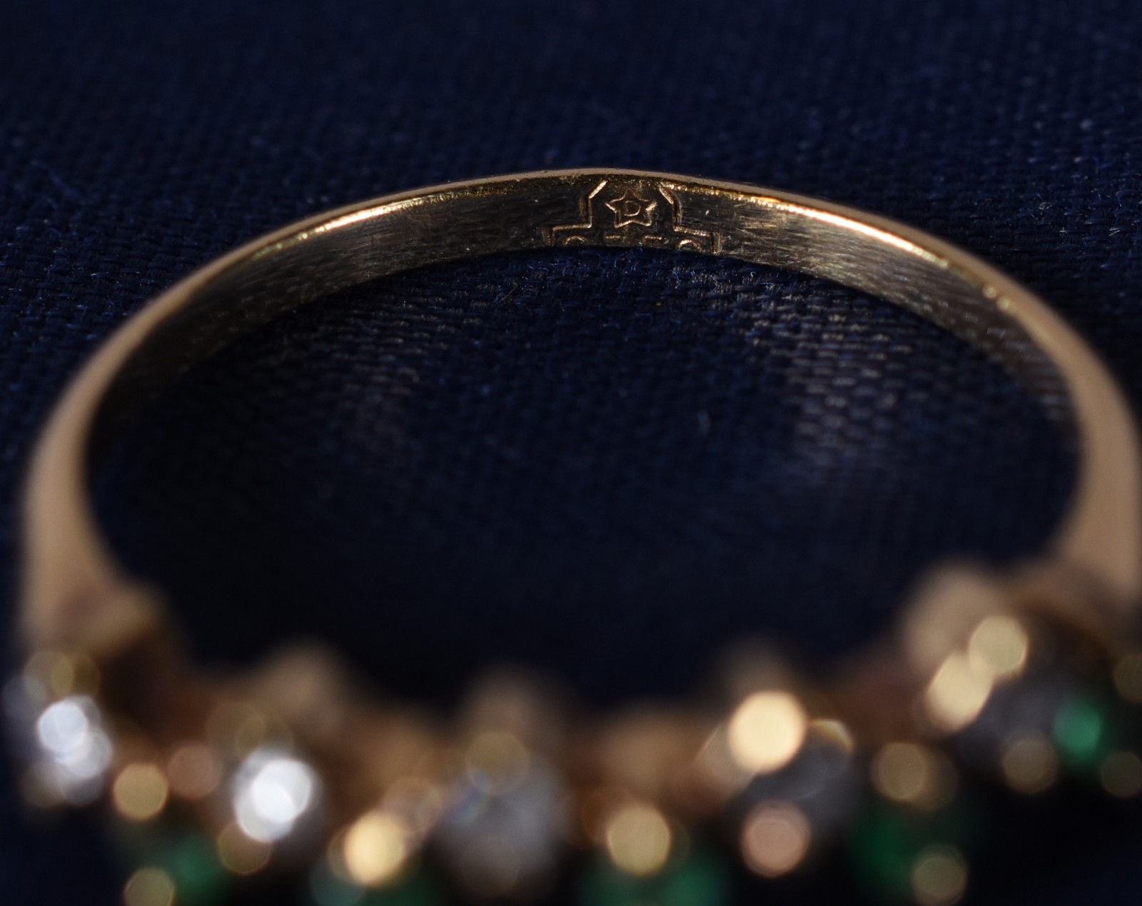 Anel de ouro18k com 5 brilhantes e 5 esmeraldas, aro 17 (Por motivos... - foto 5 de 5