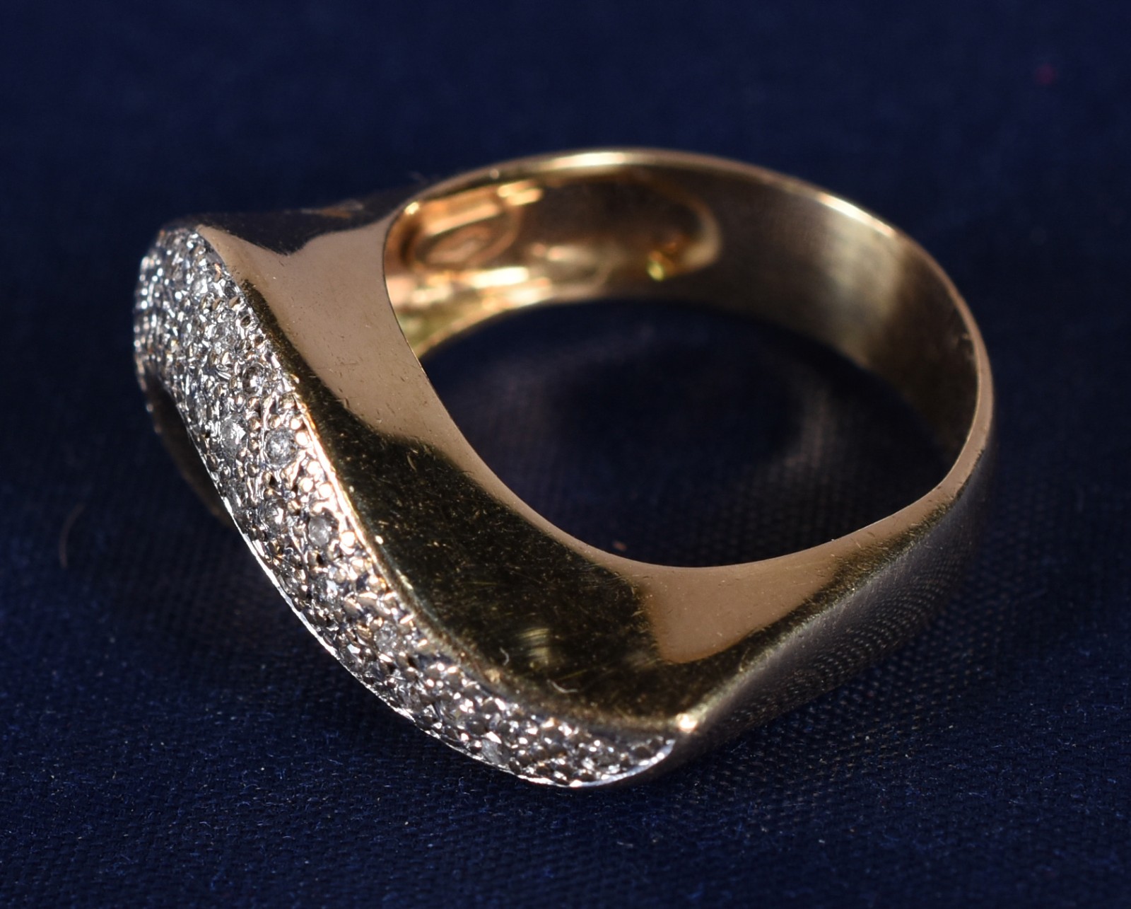 Anel de ouro 18k, contraste 750 cravejado de brilhantes, aro 21 (Por... - foto 2 de 4
