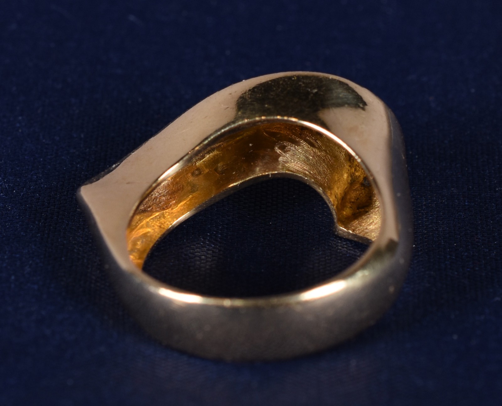 Anel de ouro 18k, contraste 750 cravejado de brilhantes, aro 21 (Por... - foto 4 de 4