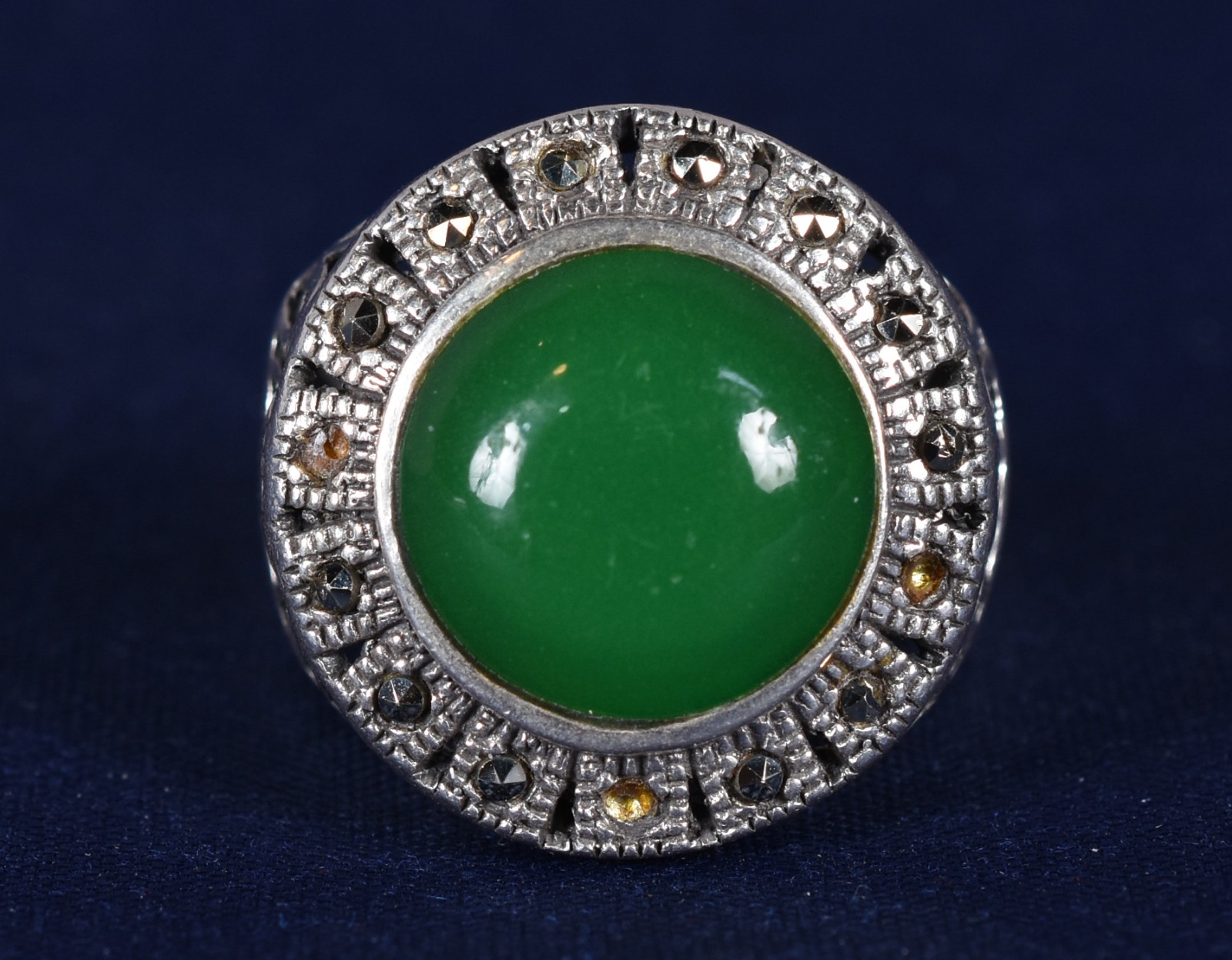 Anel de prata com marcassitas e pedra jade, aro 20 (Por motivos de... - foto 1 de 4
