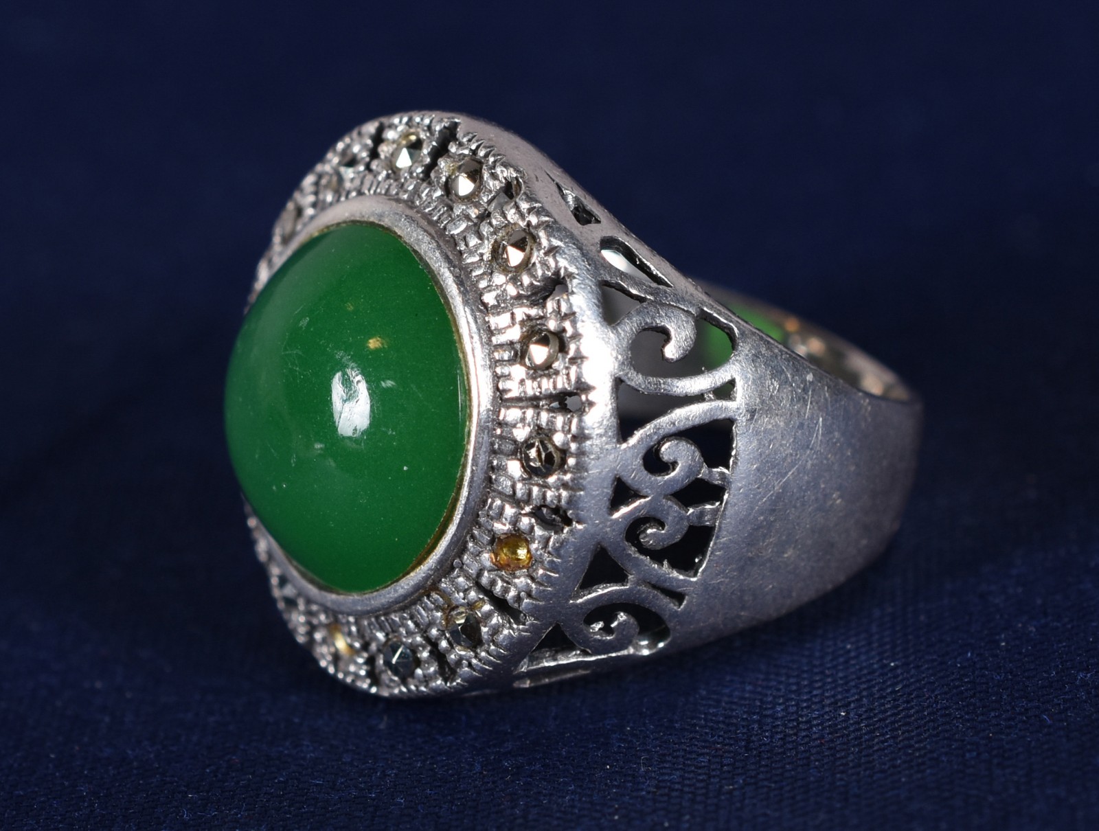 Anel de prata com marcassitas e pedra jade, aro 20 (Por motivos de... - foto 2 de 4