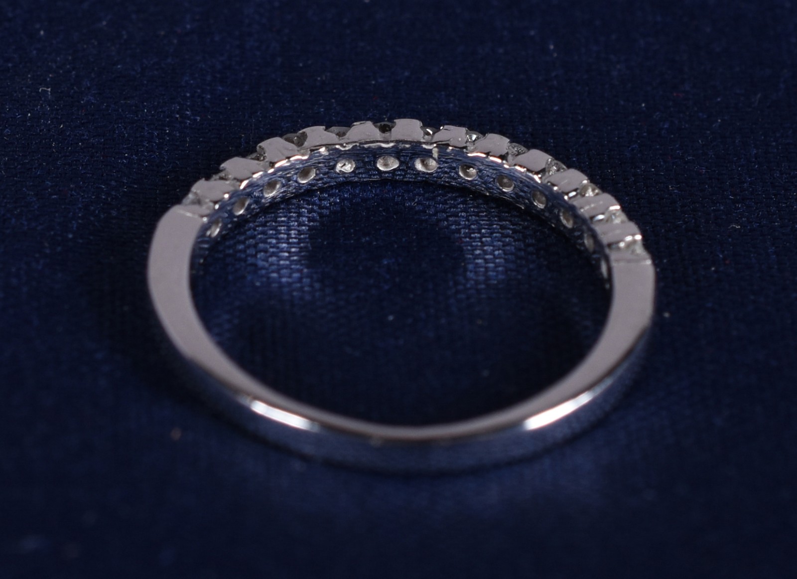 Anel de ouro branco com 12 brilhantes de 0,05 cada - total 0,60 ct... - foto 3 de 3