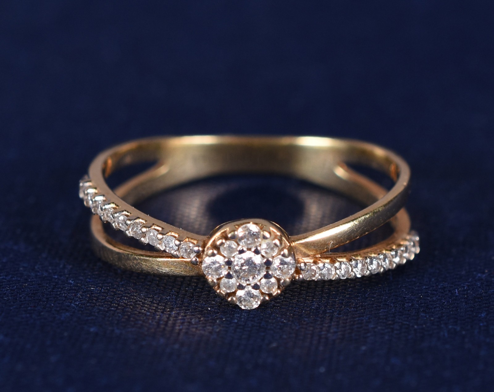 Anel de ouro 18k entrelaçado cravejado de safiras, aro 19 (Por... - foto 1 de 4