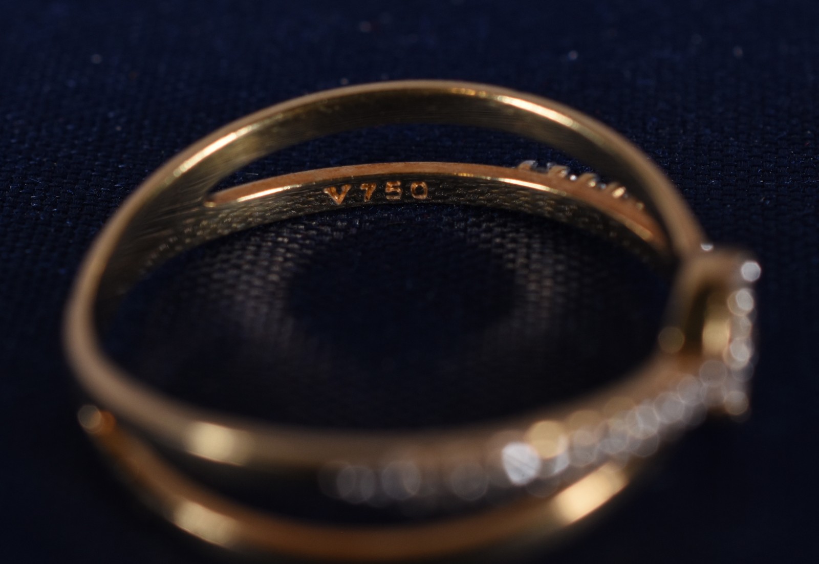 Anel de ouro 18k entrelaçado cravejado de safiras, aro 19 (Por... - foto 4 de 4