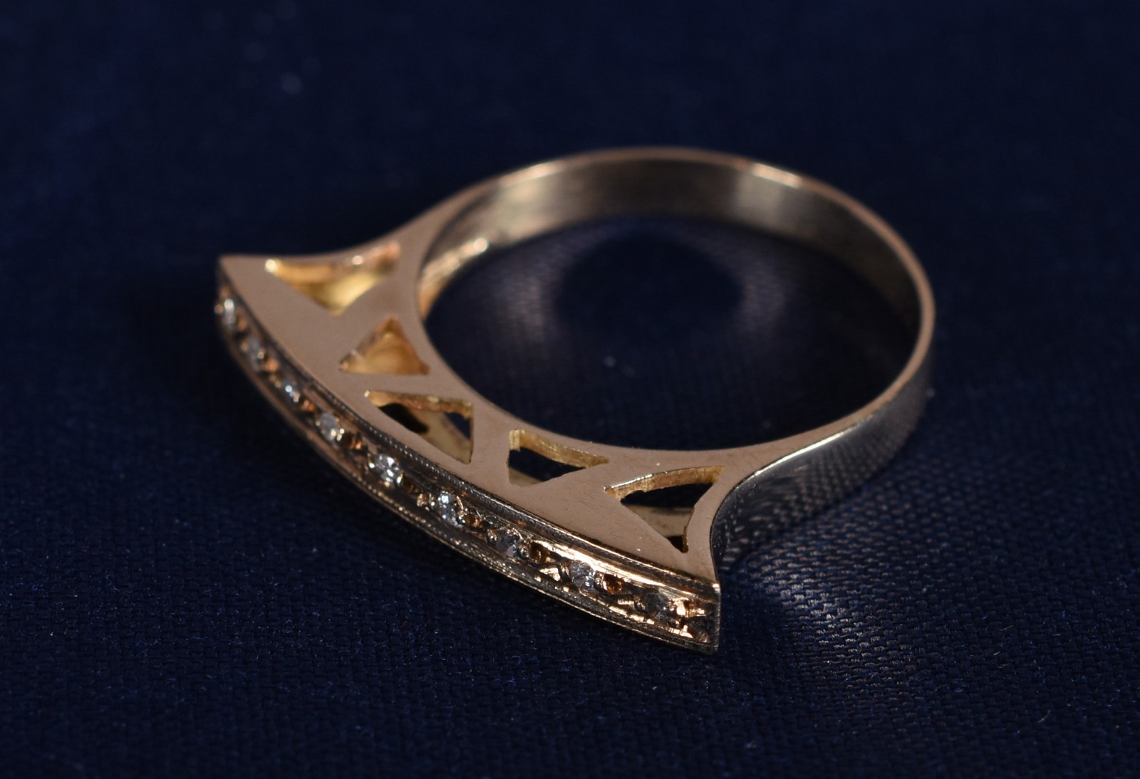 Anel de ouro 18k, contraste 750 com 9 brilhantes, aro 18 (Por motivos... - foto 2 de 3