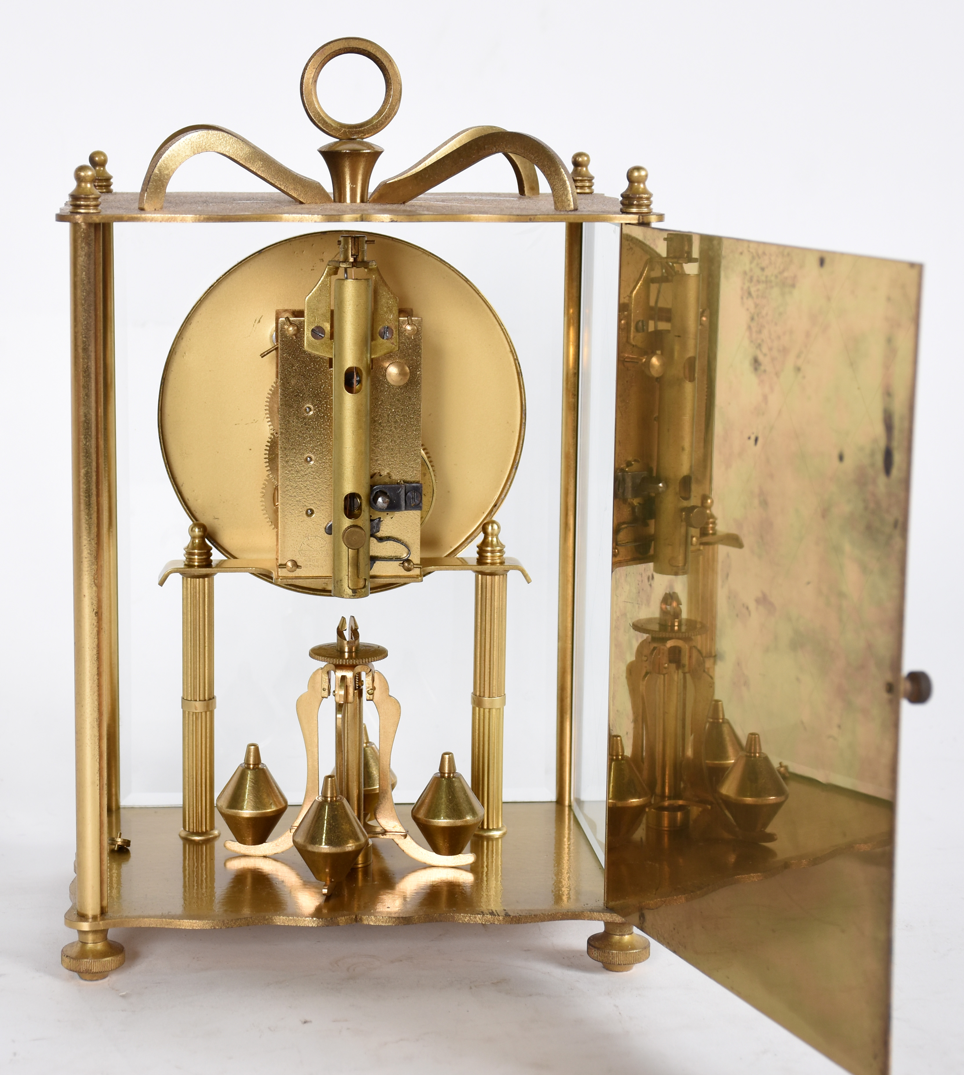 Relógio de mesa com caixa de metal dourado. Máquina parada. - foto 6 de 6