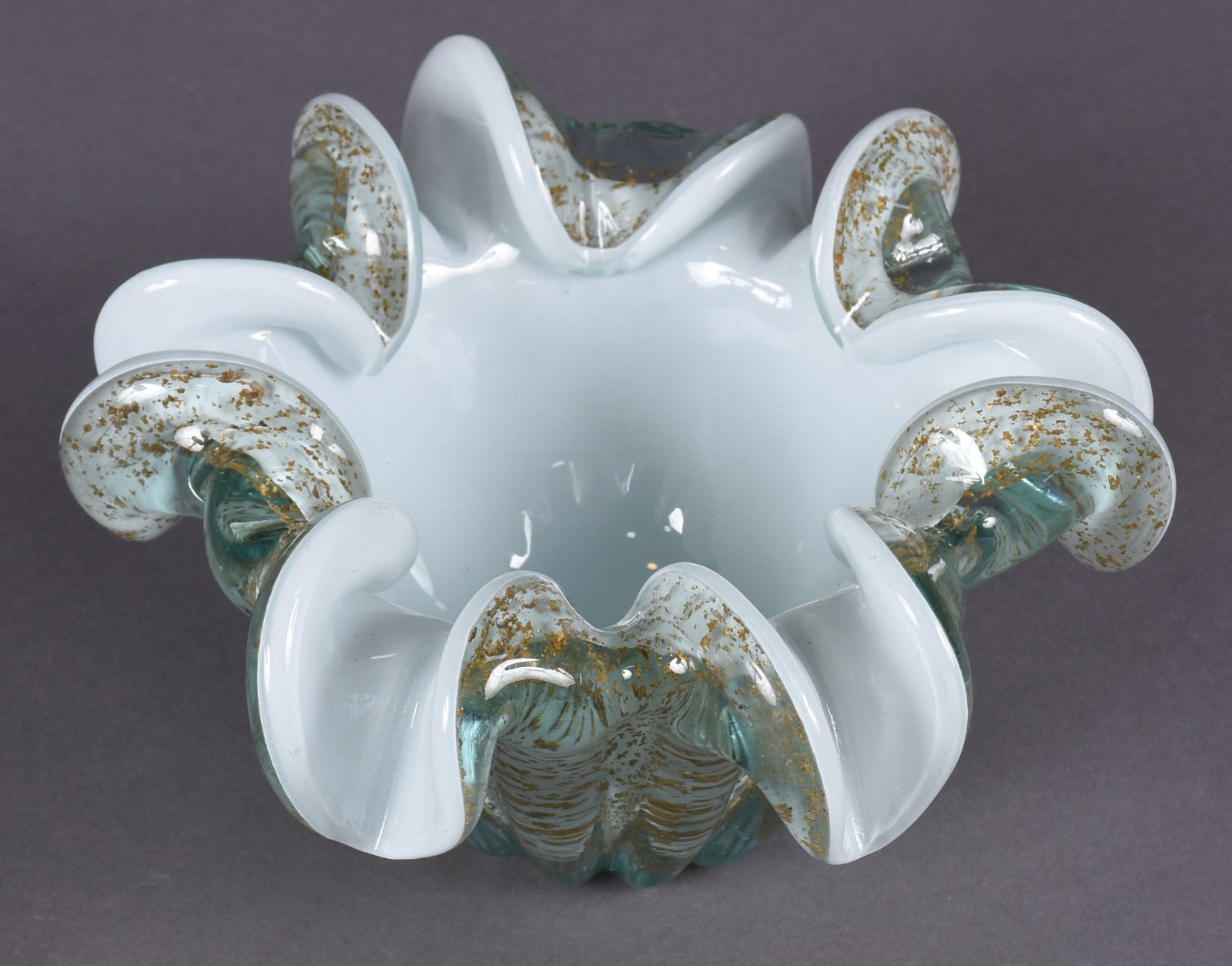 Bowl de vidro decorativo branco. - foto 2 de 3