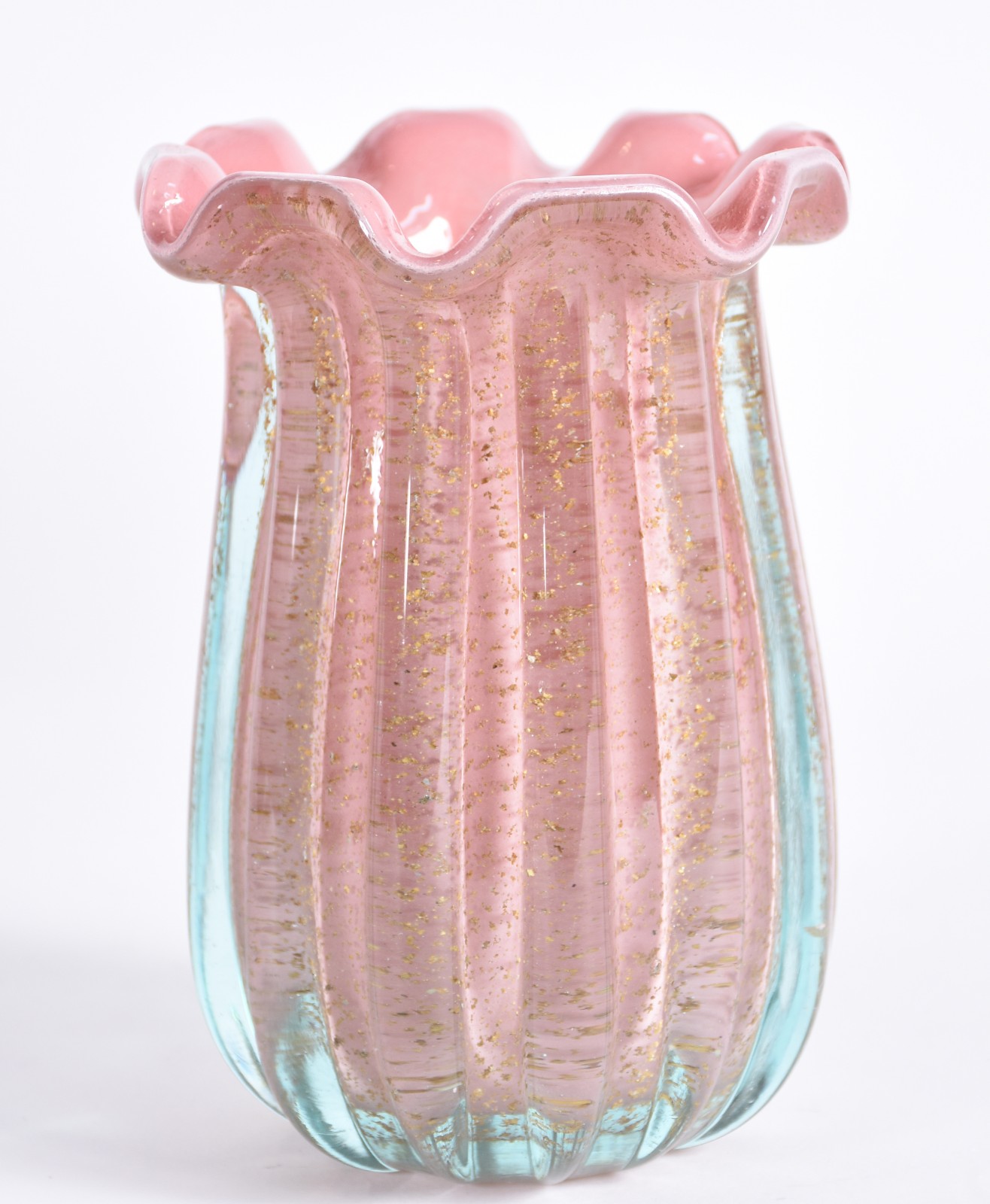 Vaso de vidro decorativo na cor rosa. - foto 1 de 3