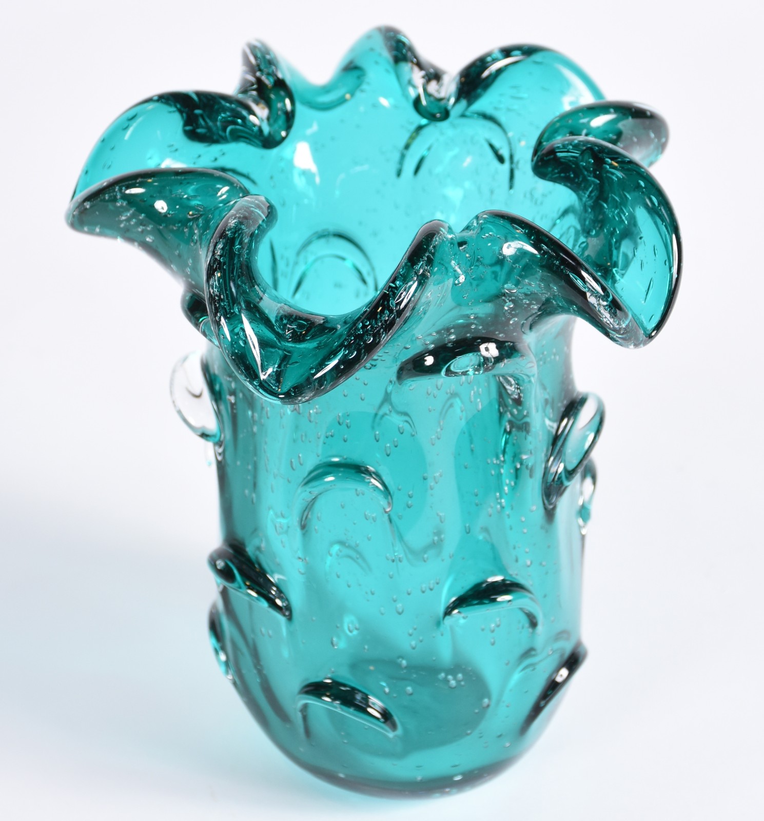 Vaso de vidro decorativo na cor azul com relevos. - foto 2 de 3