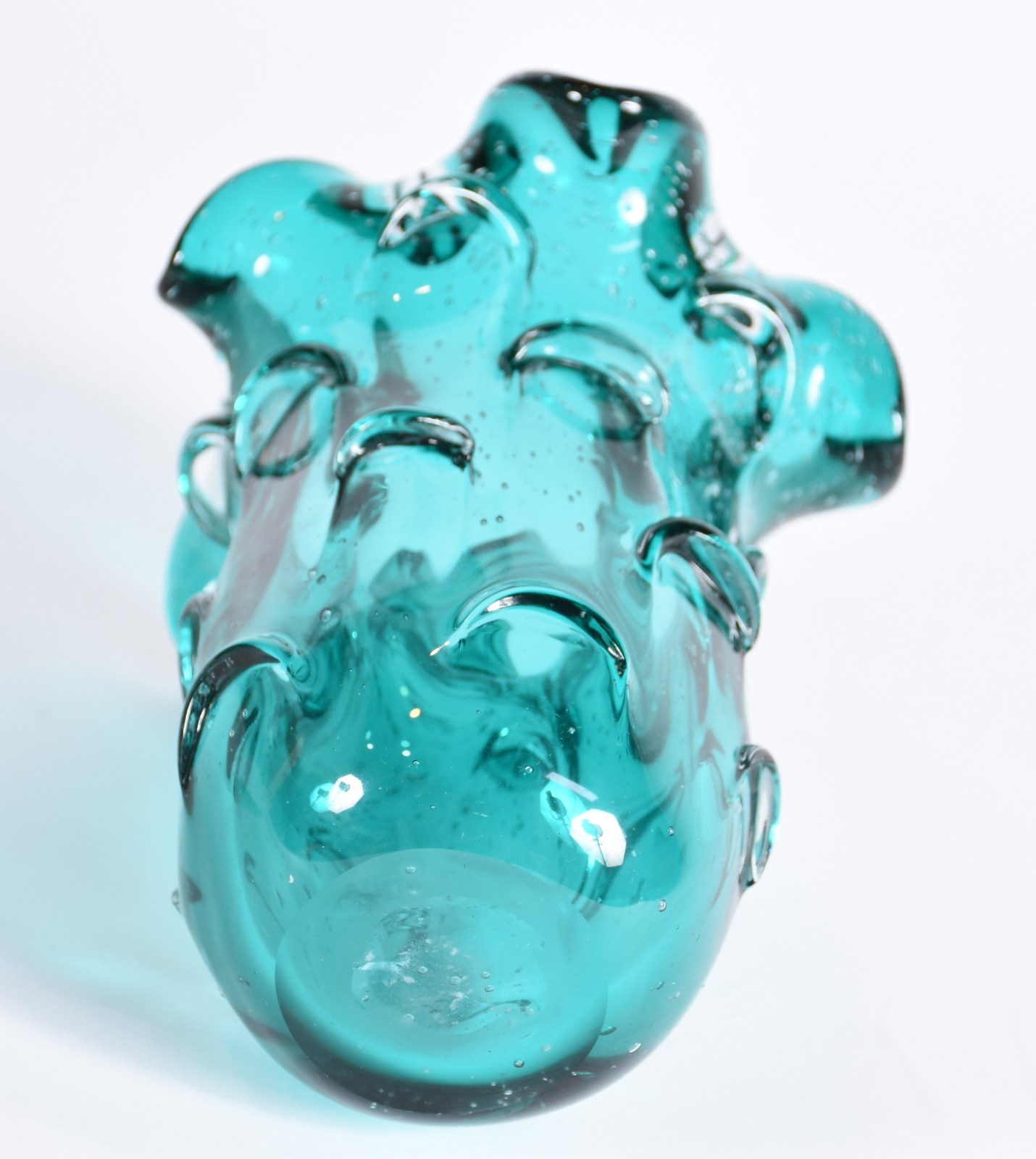 Vaso de vidro decorativo na cor azul com relevos. - foto 3 de 3