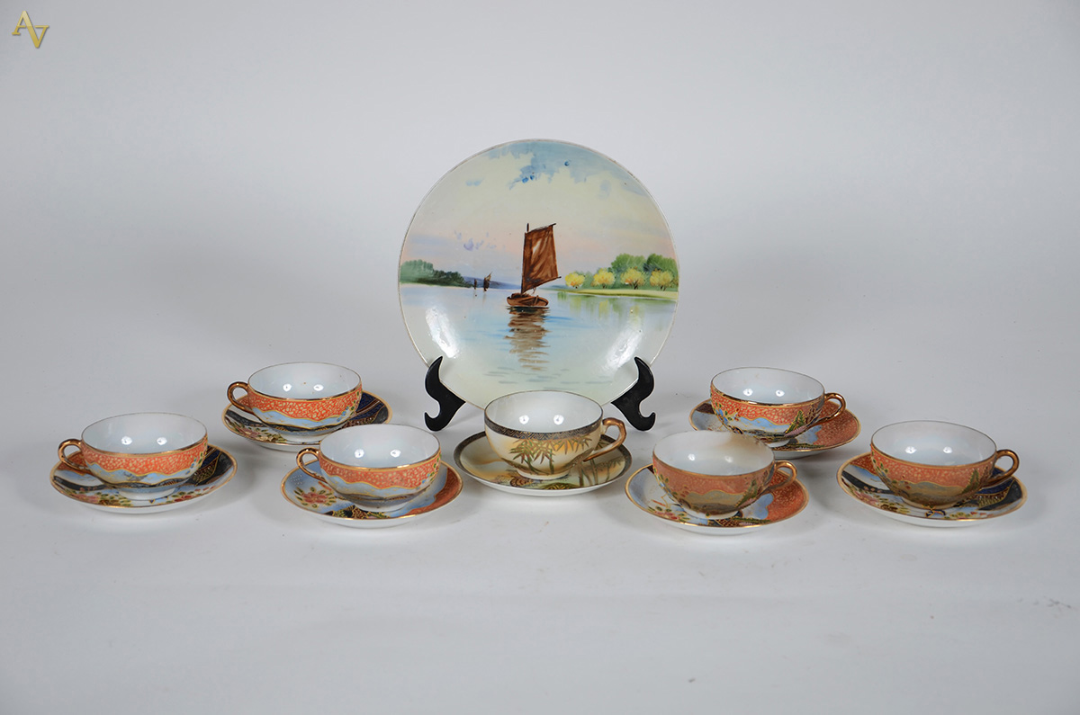Diversas peças, sendo Seis xícaras em porcelana japonesa + Uma de...