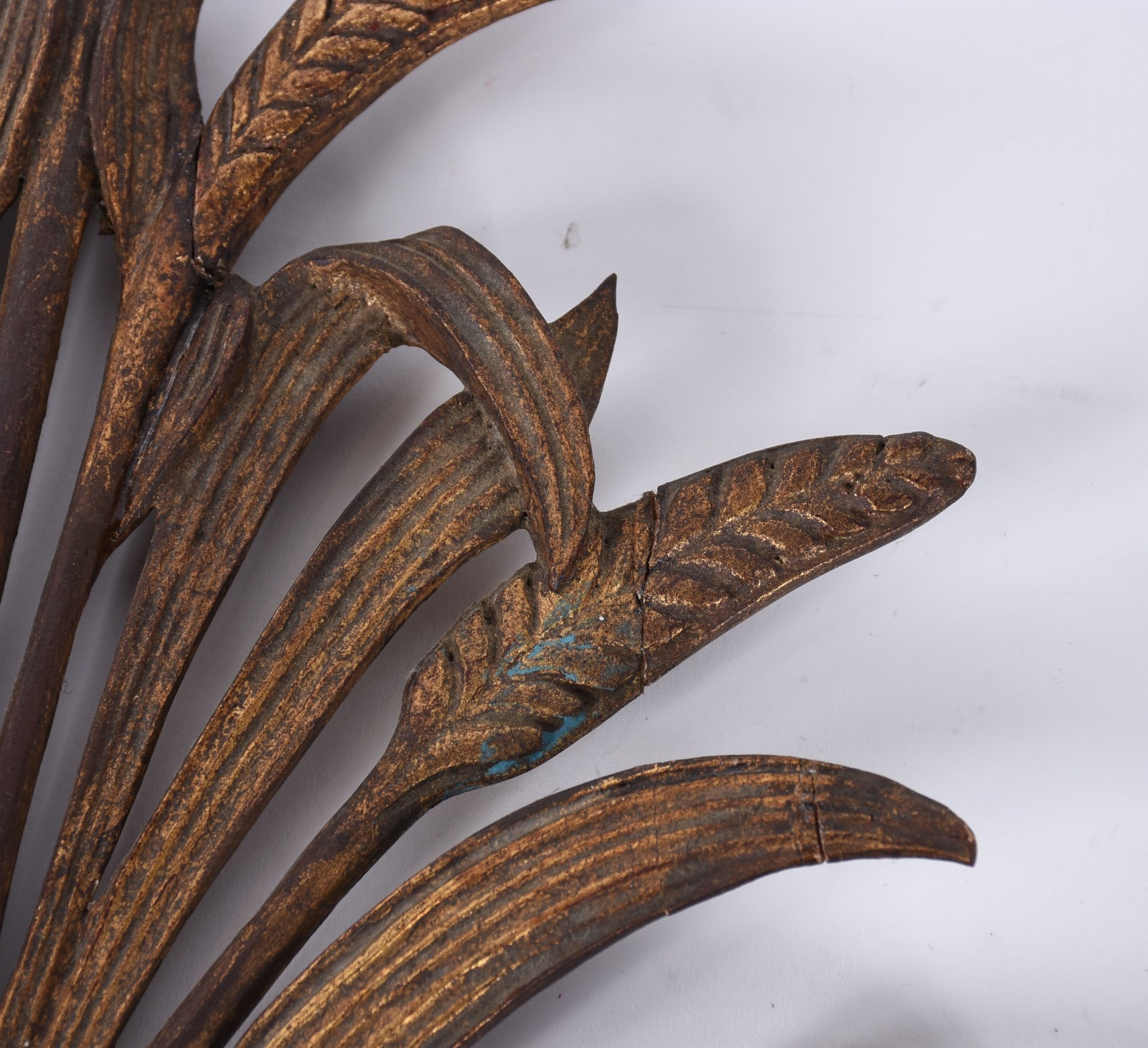 Dois pares de arandelas de madeira dourada, alguns defeitos. - foto 6 de 7