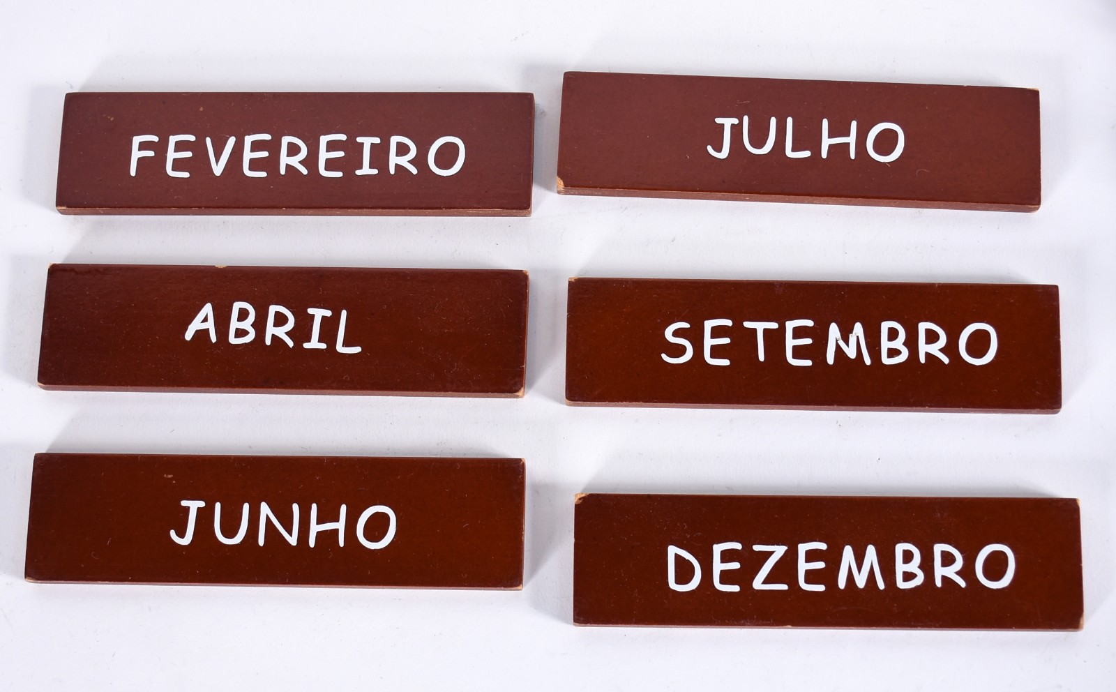 Dois enfeites de cozinha, sendo: calendário de madeira com peças... - foto 3 de 6