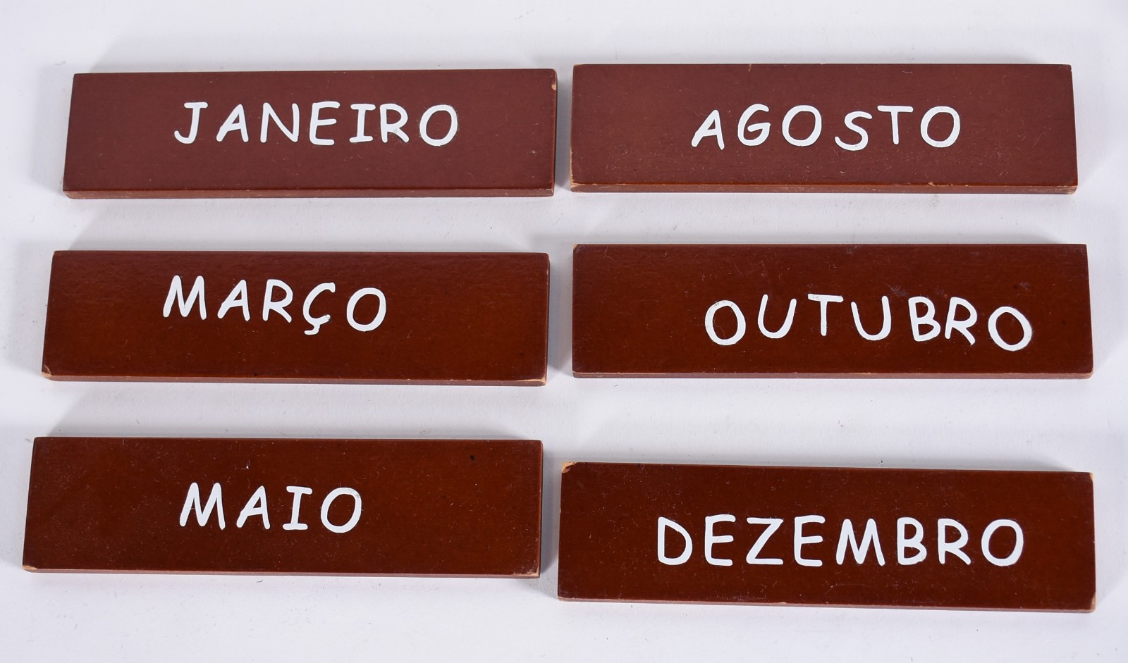 Dois enfeites de cozinha, sendo: calendário de madeira com peças... - foto 5 de 6