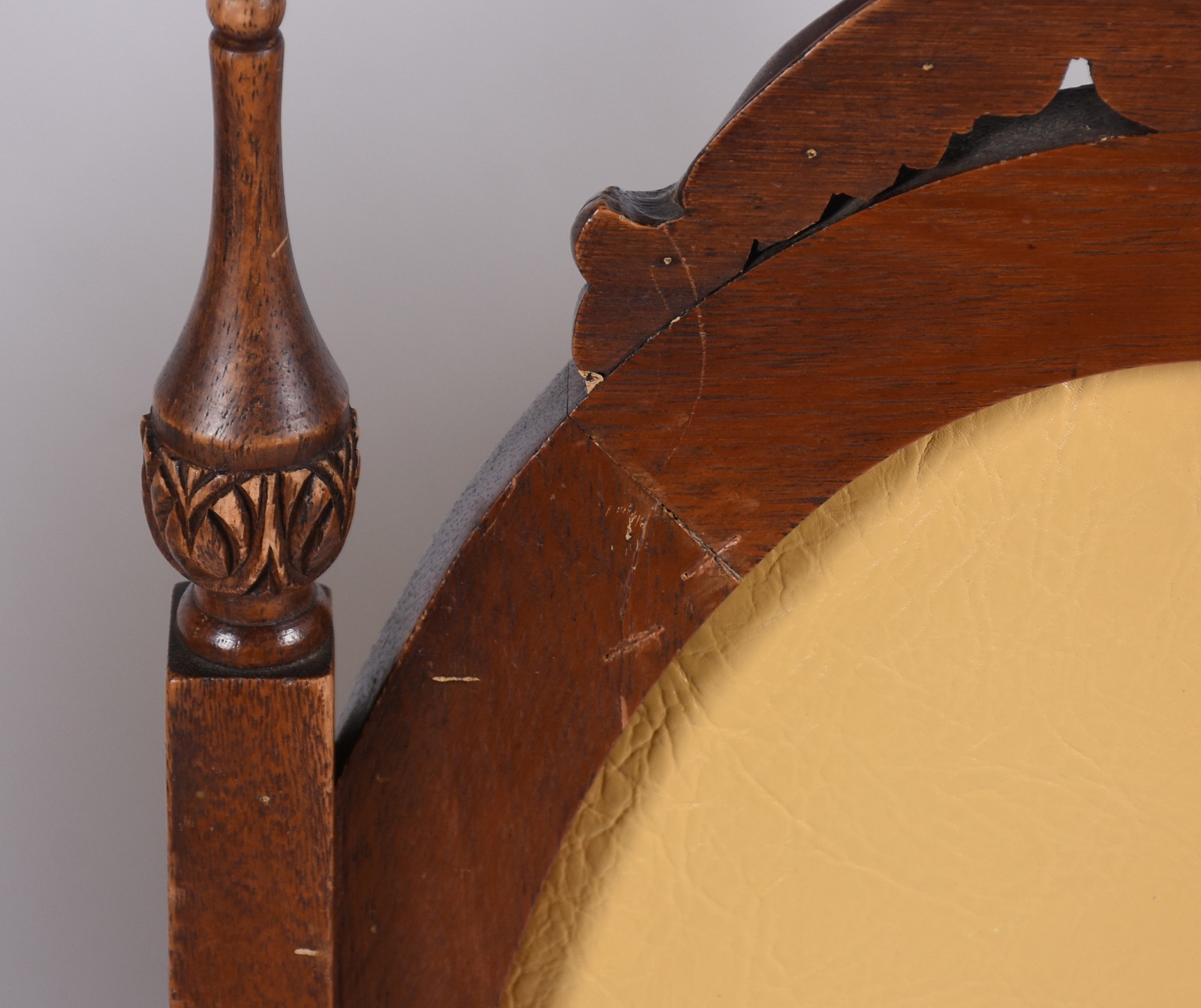 Mesa de jantar de cerejeira, tábua extensora (90 cm x 40 cm), saia... - foto 7 de 7