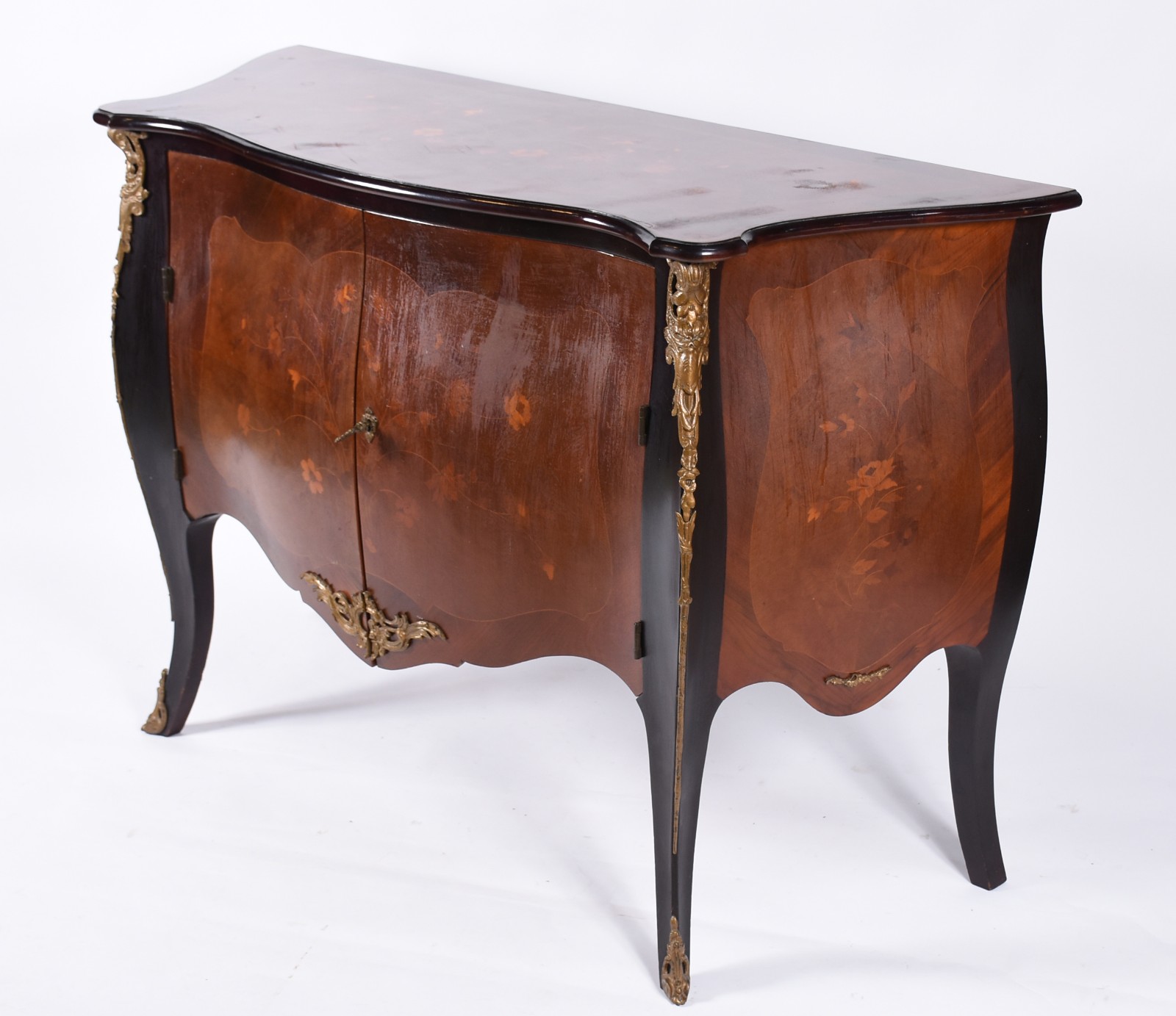 Cômoda de madeira nobre estilo francês, duas portas, prateleira... - foto 1 de 7