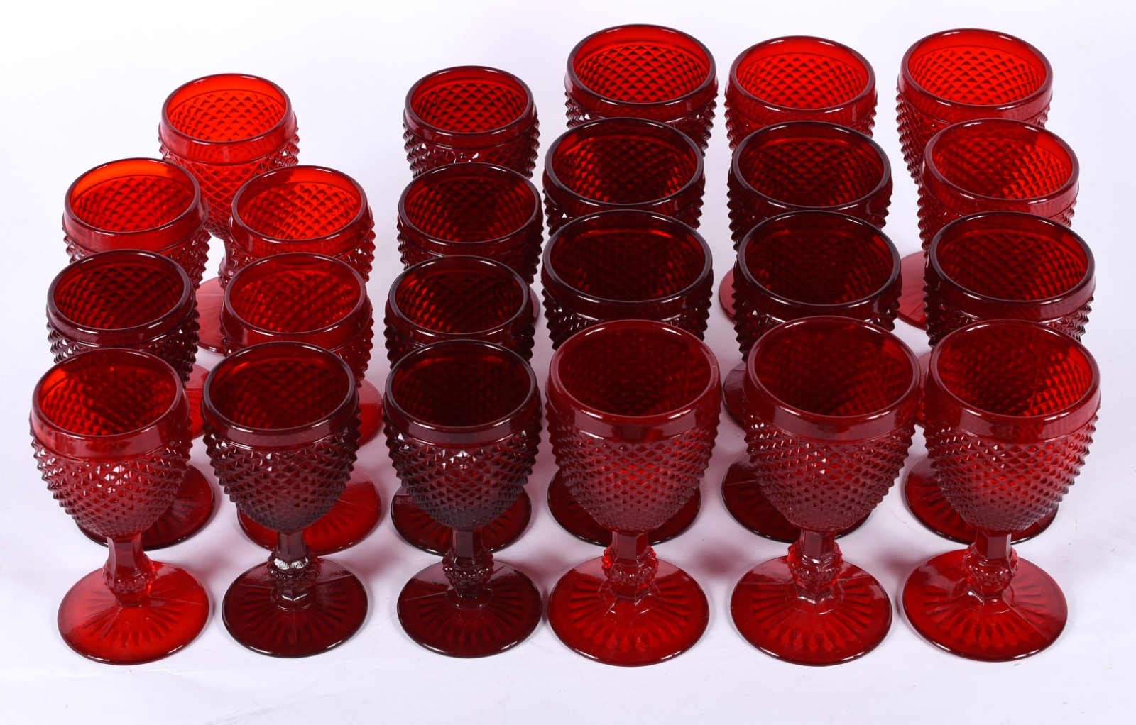 Conjunto de copos de vidro vermelho lapidação "bico de jaca"... - foto 2 de 3