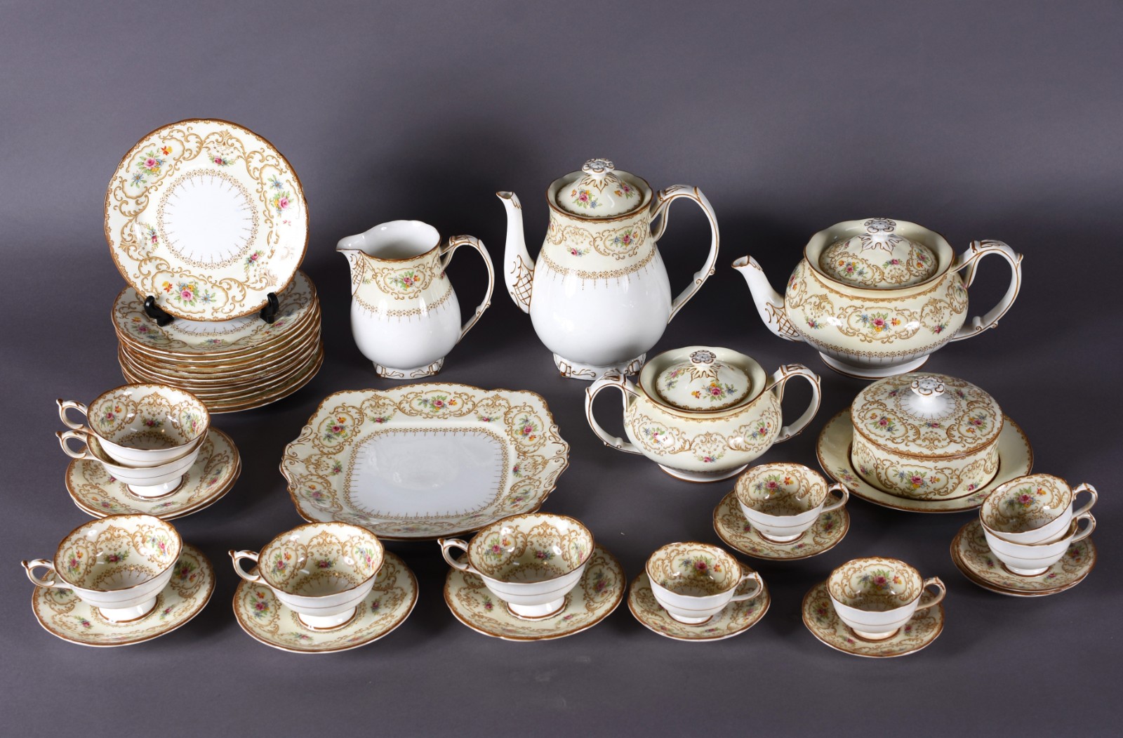 Serviço de chá e café de faiança inglesa Paragon, China Potters to... - foto 1 de 6