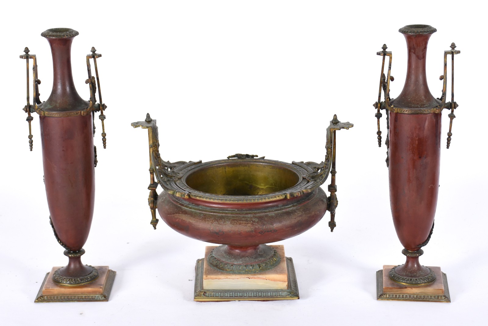 Conjunto de fruteira e par de ânforas metal com folhagens em relevo... - foto 6 de 6