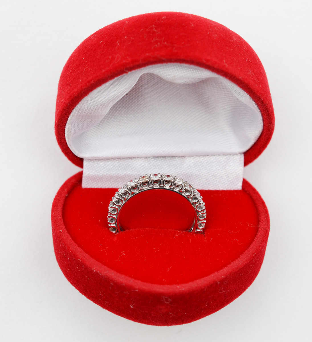 Aliança completa de ouro branco com aproximadamente 1.5 ct de... - foto 1 de 2