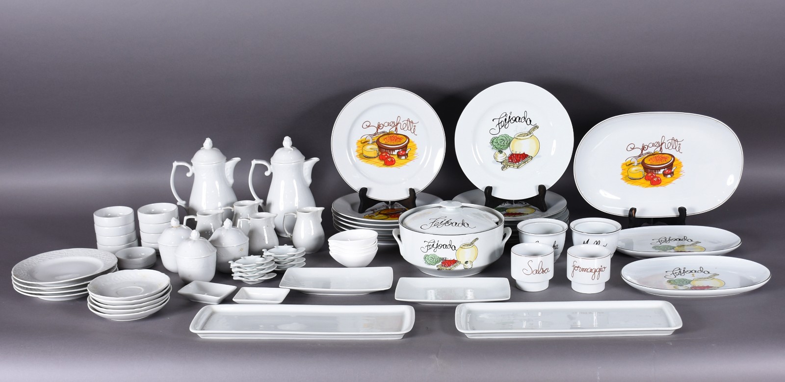 Lote com diversas peças, sendo: Serviço de porcelana Germer para... - foto 2 de 11