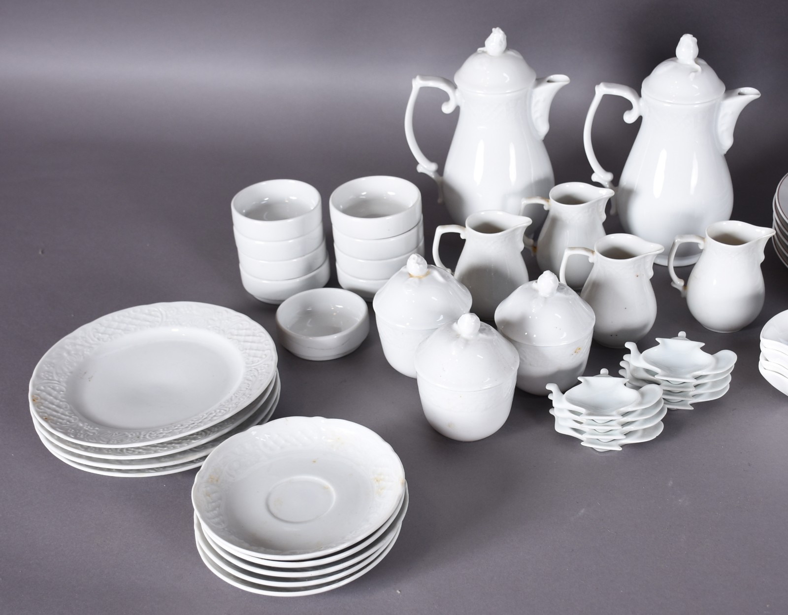 Lote com diversas peças, sendo: Serviço de porcelana Germer para... - foto 4 de 11