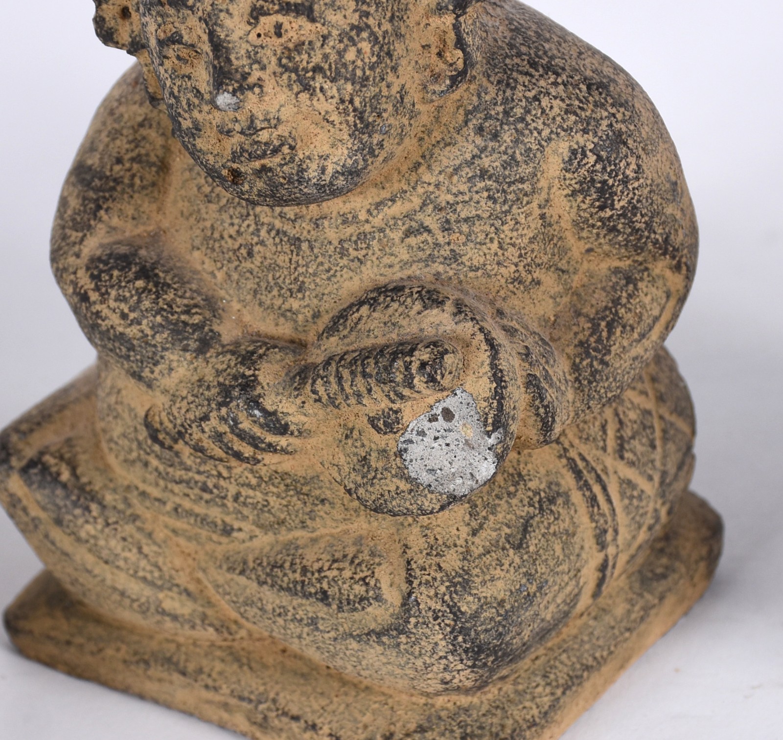 Diversas peças, sendo: 2 figuras de pedra (pequeno lascado numa... - foto 2 de 6