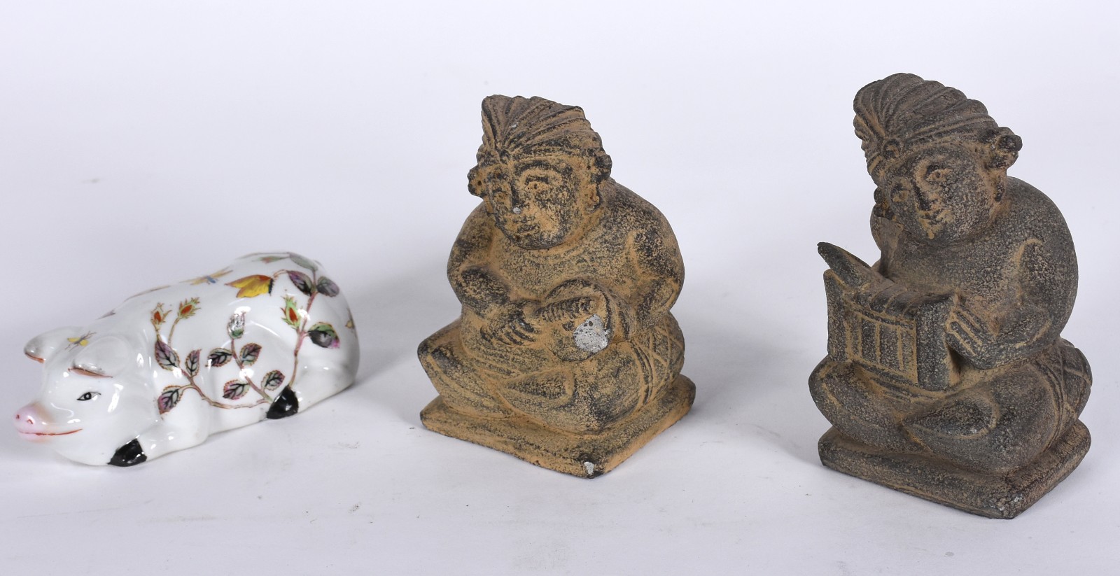 Diversas peças, sendo: 2 figuras de pedra (pequeno lascado numa... - foto 3 de 6