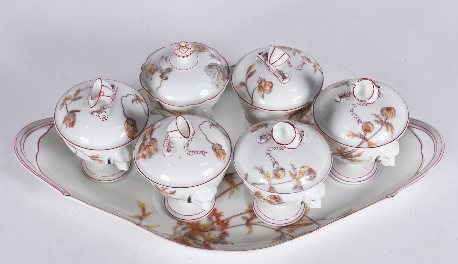 Seis cremeiras e presentoir de porcelana francesa com flores em... - foto 2 de 9