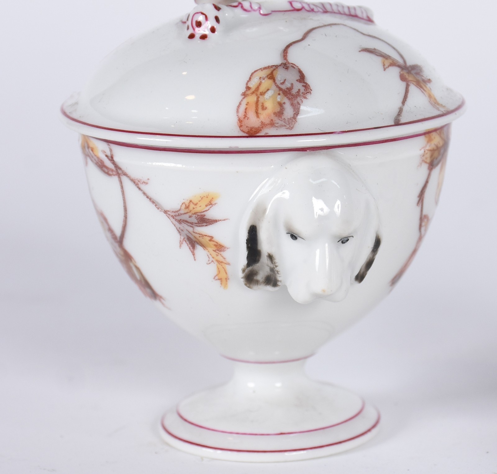 Seis cremeiras e presentoir de porcelana francesa com flores em... - foto 7 de 9