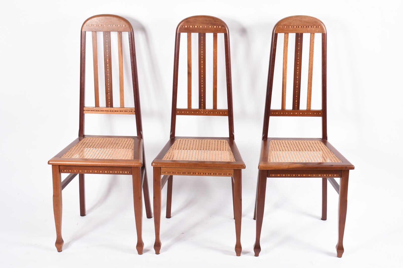 Conjunto com seis cadeiras de madeira nobre para sala de jantar... - foto 3 de 6