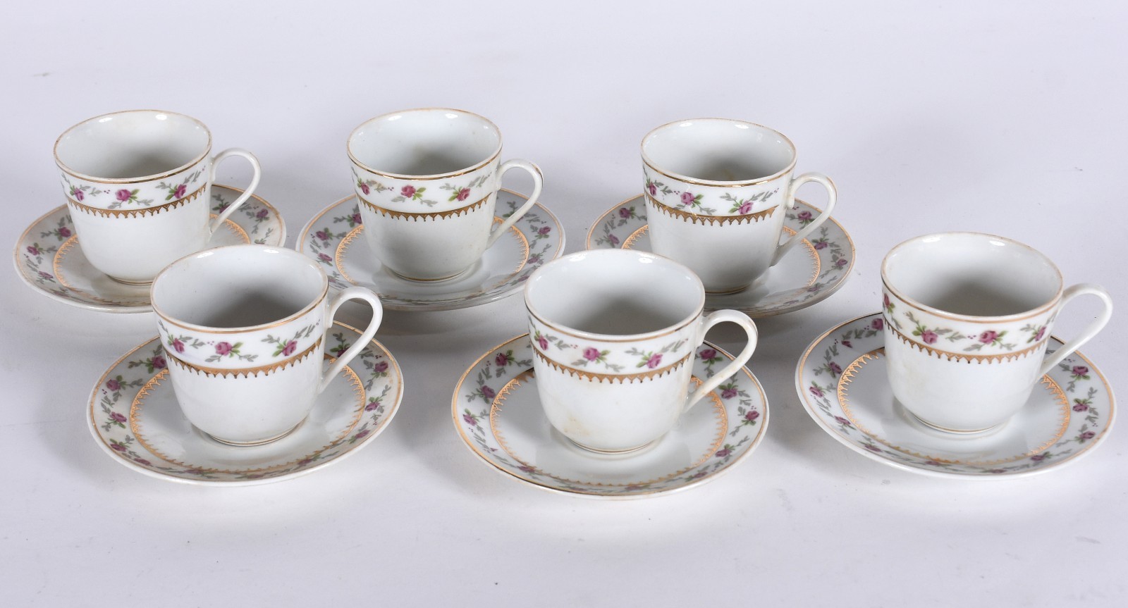 Seis xícaras com pires de porcelana Steatita. - foto 1 de 4